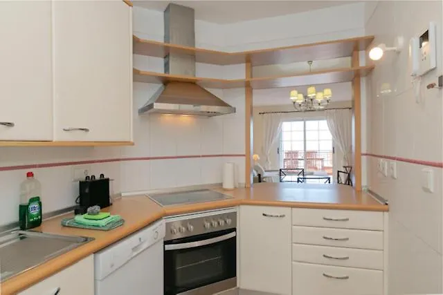 Sara En El Veril Del Duque - Sara Vacation