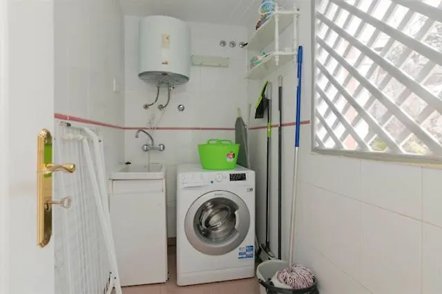 Sara En El Veril Del Duque - Sara Vacation